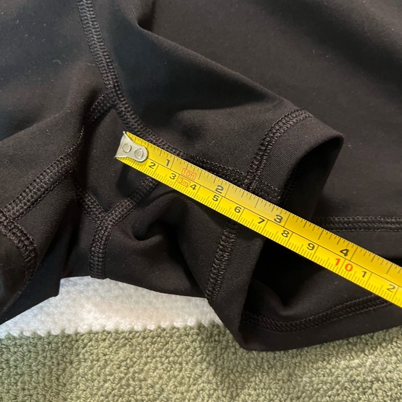 Old Navy Active Black Bike Shorts. L. NWOT. - Picture 4 of 7